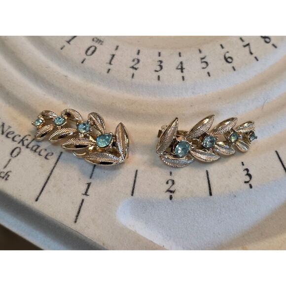 Vintage Gold Tone Leaf Clip-On Earrings With Light Blue Rhinestones - Picture 3 of 11